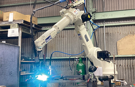 ロボット自動溶接機